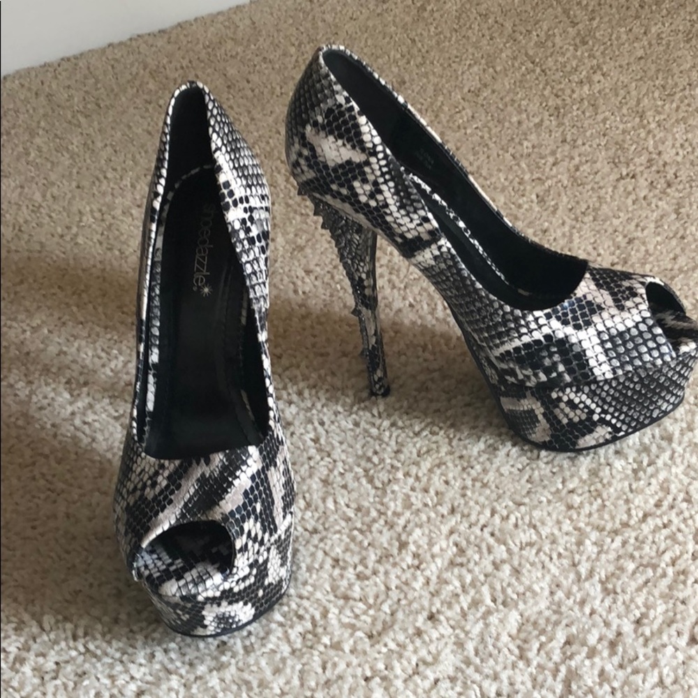 Snakeskin Spiky Platform Heels Size 9